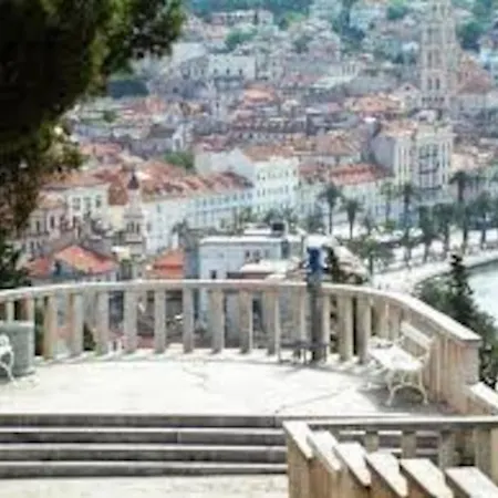 Marjan Hill 3-br Apt,5 Guests Private Garden Near * ספליט