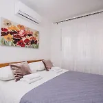 Marjan Hill 3-br Apt,5 Guests Private Garden Near 아파트 스플리트