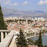 Marjan Hill 3-br Apt,5 Guests Private Garden Near Apartman *
