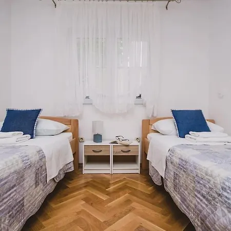 Lägenhet Marjan Hill 3-br Apt,5 Guests Private Garden Near Split