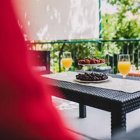 Marjan Hill 3-br Apt,5 Guests Private Garden Near * 스플리트