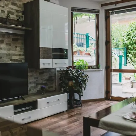 Marjan Hill 3-br Apt,5 Guests Private Garden Near * Σπλιτ