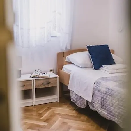 Apartment Marjan Hill 3-br Apt,5 Guests Private Garden Near *