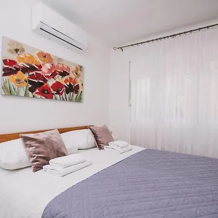 Marjan Hill 3-br Apt,5 Guests Private Garden Near Lägenhet Split
