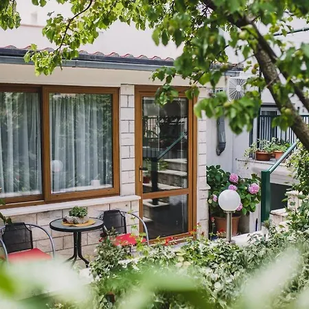 Lägenhet Marjan Hill 3-br Apt,5 Guests Private Garden Near *