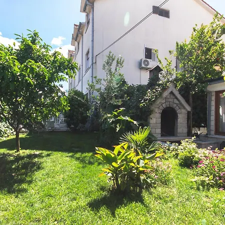 Marjan Hill 3-br Apt,5 Guests Private Garden Near Lägenhet Split