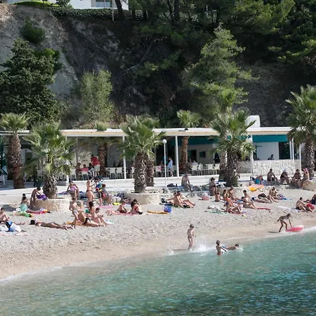 Marjan Hill 3-br Apt,5 Guests Private Garden Near * Σπλιτ