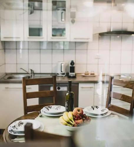 Marjan Hill 3-br Apt,5 Guests Private Garden Near Lägenhet *