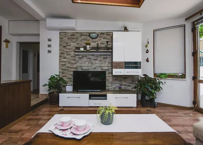 Lägenhet Marjan Hill 3-br Apt,5 Guests Private Garden Near Split