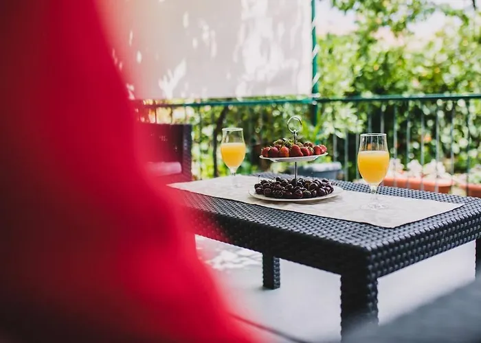 Marjan Hill 3-br Apt,5 Guests Private Garden Near * Split