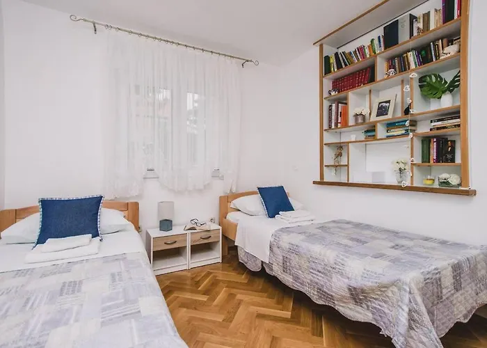 Marjan Hill 3-br Apt,5 Guests Private Garden Near Lägenhet *