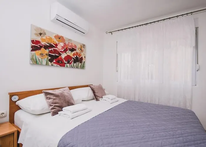 Marjan Hill 3-br Apt,5 Guests Private Garden Near Lägenhet Split