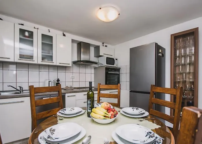 Marjan Hill 3-br Apt,5 Guests Private Garden Near Split