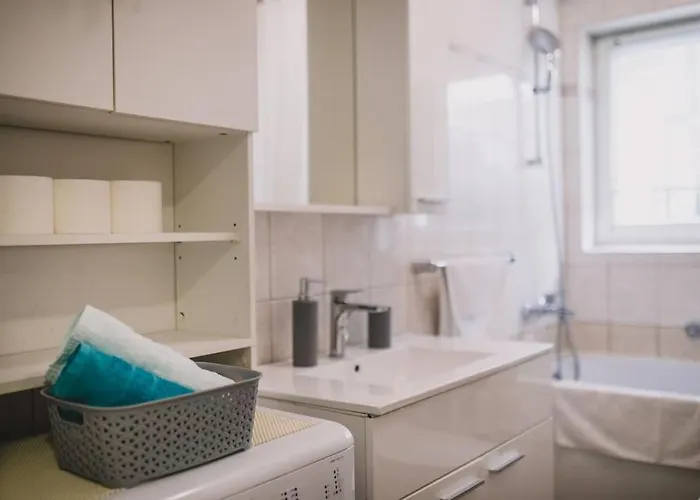 Marjan Hill 3-br Apt,5 Guests Private Garden Near *