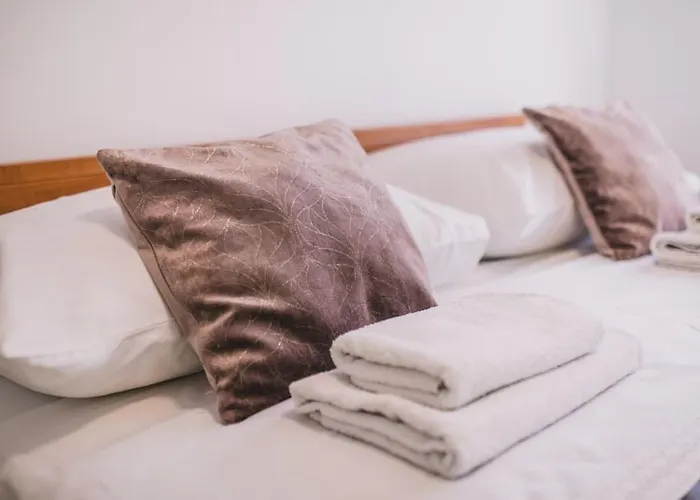 Marjan Hill 3-br Apt,5 Guests Private Garden Near Split