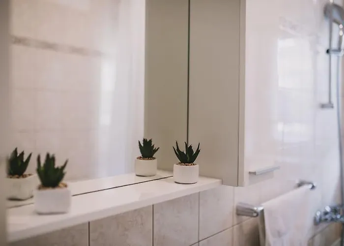 Lägenhet Marjan Hill 3-br Apt,5 Guests Private Garden Near