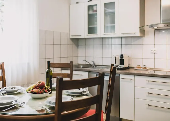 Marjan Hill 3-br Apt,5 Guests Private Garden Near Lägenhet *