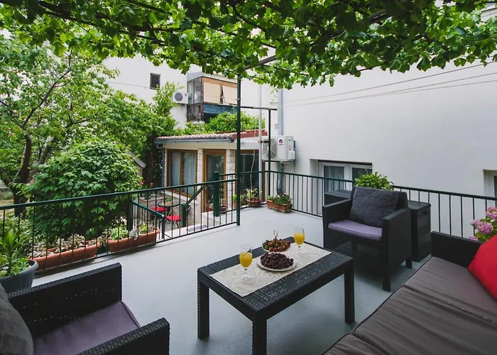 Marjan Hill 3-br Apt,5 Guests Private Garden Near Lägenhet *