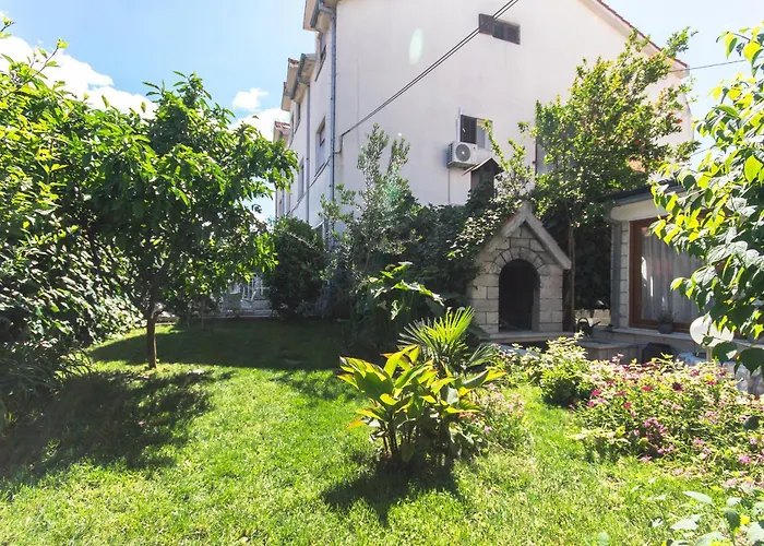 Marjan Hill 3-br Apt,5 Guests Private Garden Near Lägenhet Split