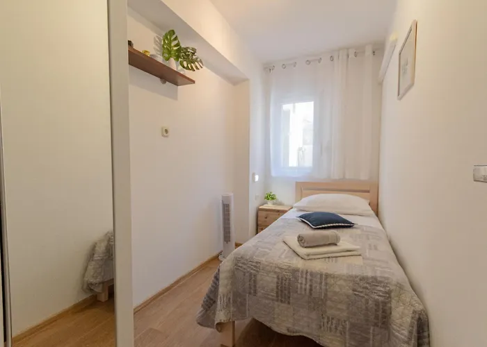 Marjan Hill 3-br Apt,5 Guests Private Garden Near Lägenhet Split