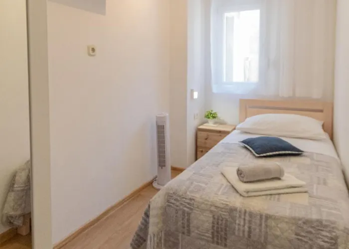 Lägenhet Marjan Hill 3-br Apt,5 Guests Private Garden Near